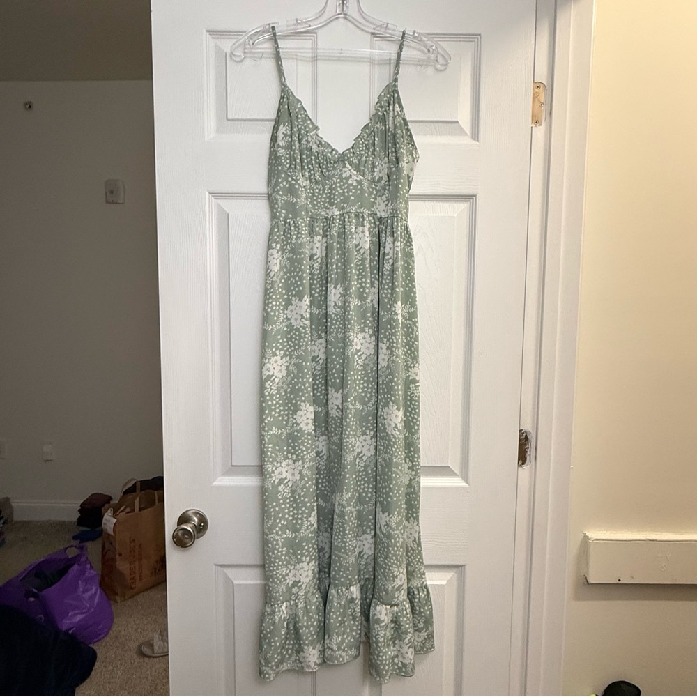 Simplee Sage Green Floral Maxi Dress Women’s Small
